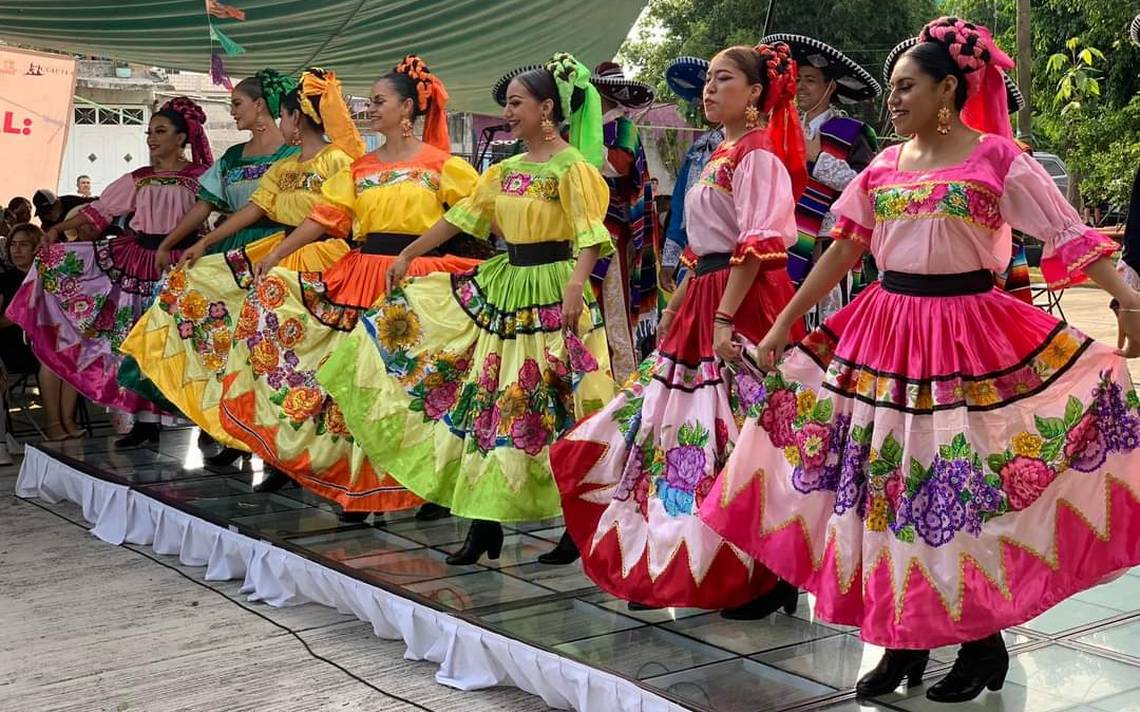 Muestran en desfile trajes típicos de México - El Sol de Cuautla | Noticias  Locales, Policiacas, sobre México, Morelos y el Mundo